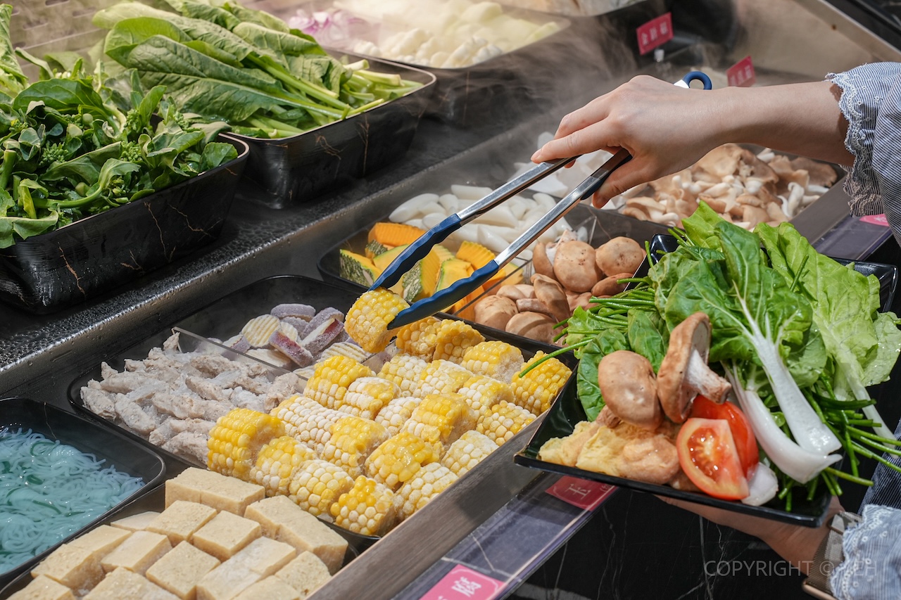 [新竹火鍋] 桃金鍋物竹北高鐵門市｜一人鴛鴦鍋也能儀式感滿分！手搖飲＋炸物＋生乳銅鑼燒一次滿足（附菜單）