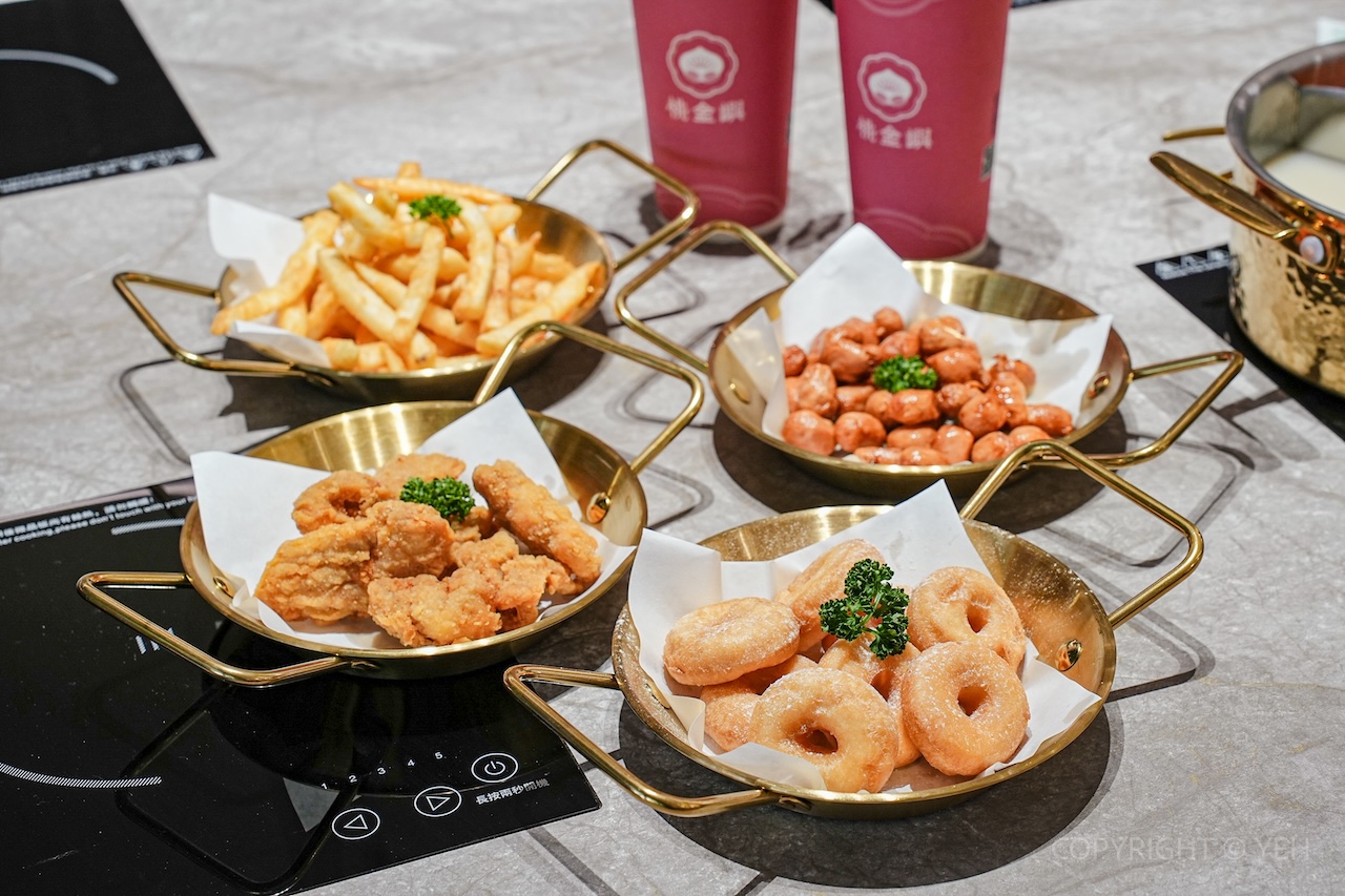 [新竹火鍋] 桃金鍋物竹北高鐵門市｜一人鴛鴦鍋也能儀式感滿分！手搖飲＋炸物＋生乳銅鑼燒一次滿足（附菜單）