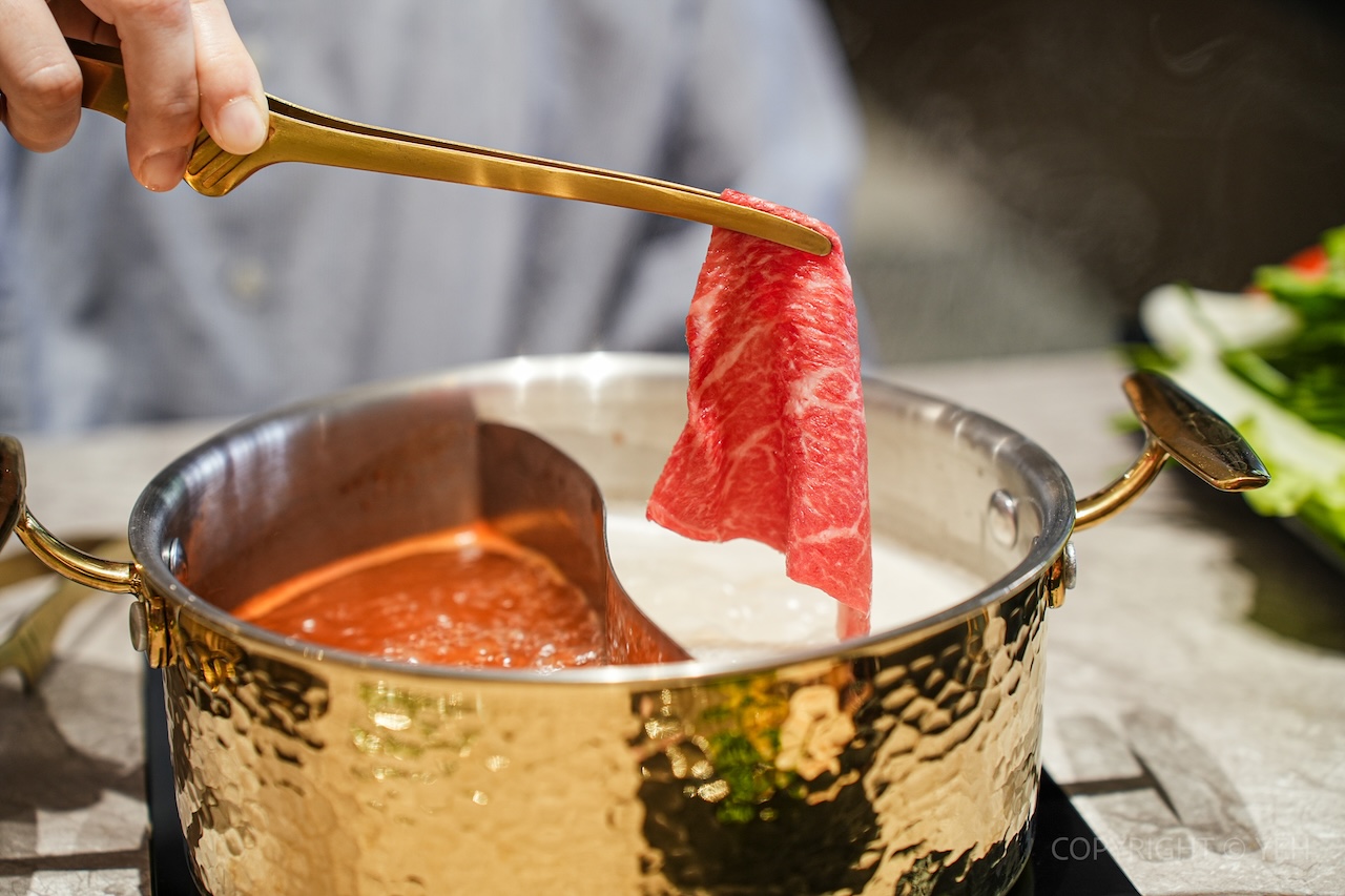 [新竹火鍋] 桃金鍋物竹北高鐵門市｜一人鴛鴦鍋也能儀式感滿分！手搖飲＋炸物＋生乳銅鑼燒一次滿足（附菜單）