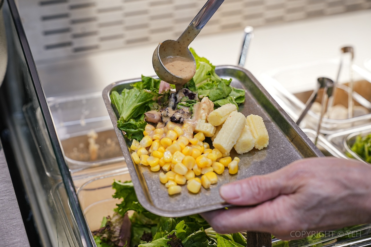 [新竹・竹北燒肉] 炙在燒肉｜在地自創燒肉品牌登場！主菜自由配 × 自助吧放題 一個人也能自在開烤