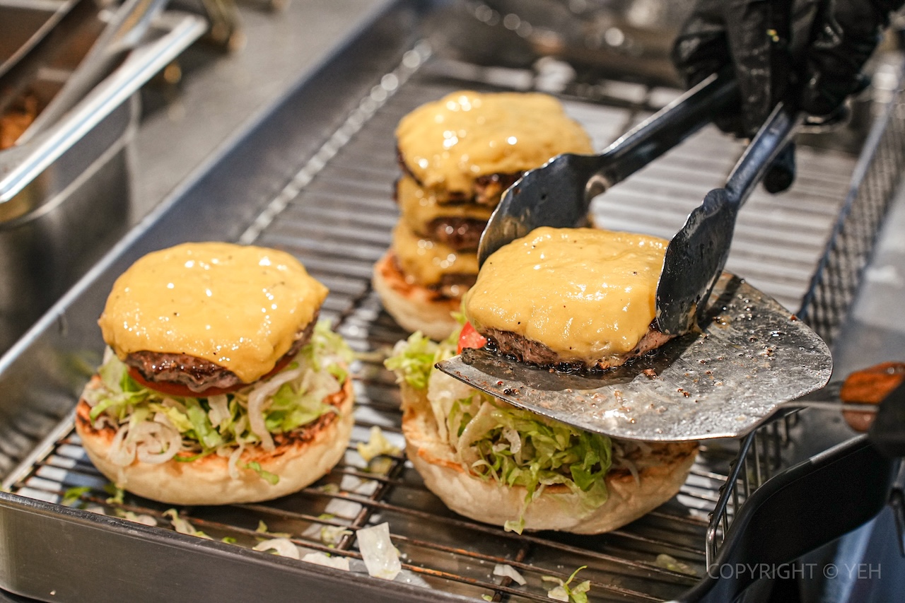 [新竹美食] Buddy Burger Lab. 美式漢堡｜藏在東門市場裡 肉香多汁的手拍漢堡排