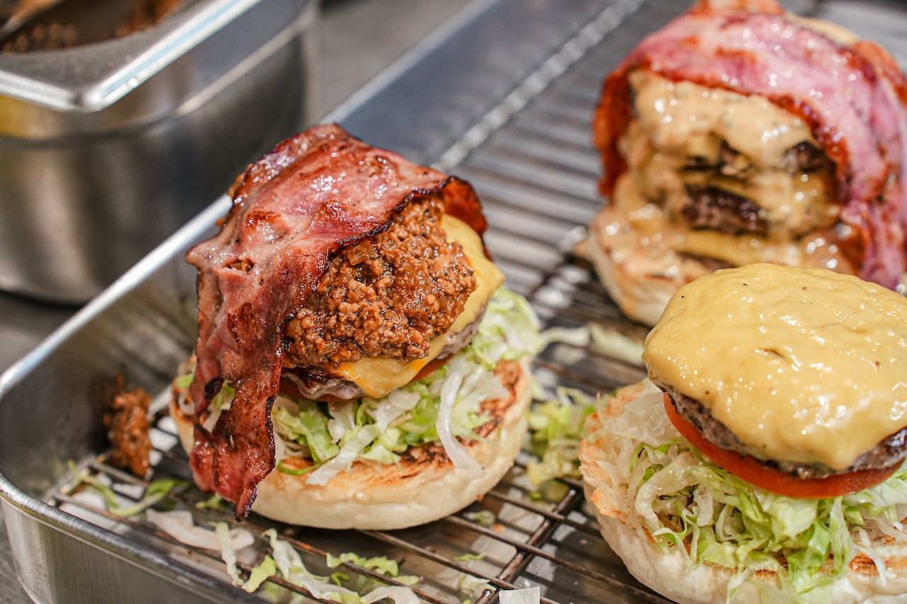 [新竹美食] Buddy Burger Lab. 美式漢堡｜藏在東門市場裡 肉香多汁的手拍漢堡排