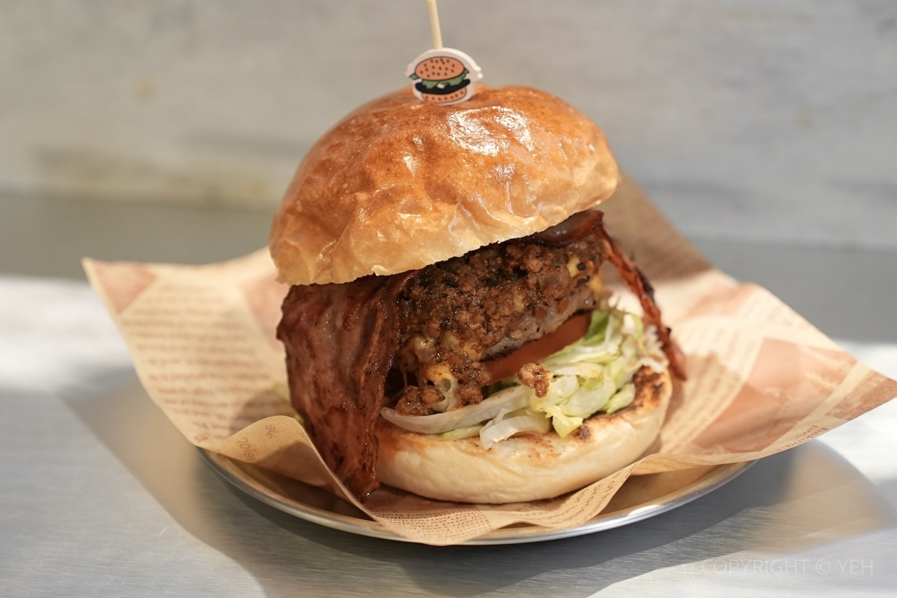 [新竹美食] Buddy Burger Lab. 美式漢堡｜藏在東門市場裡 肉香多汁的手拍漢堡排