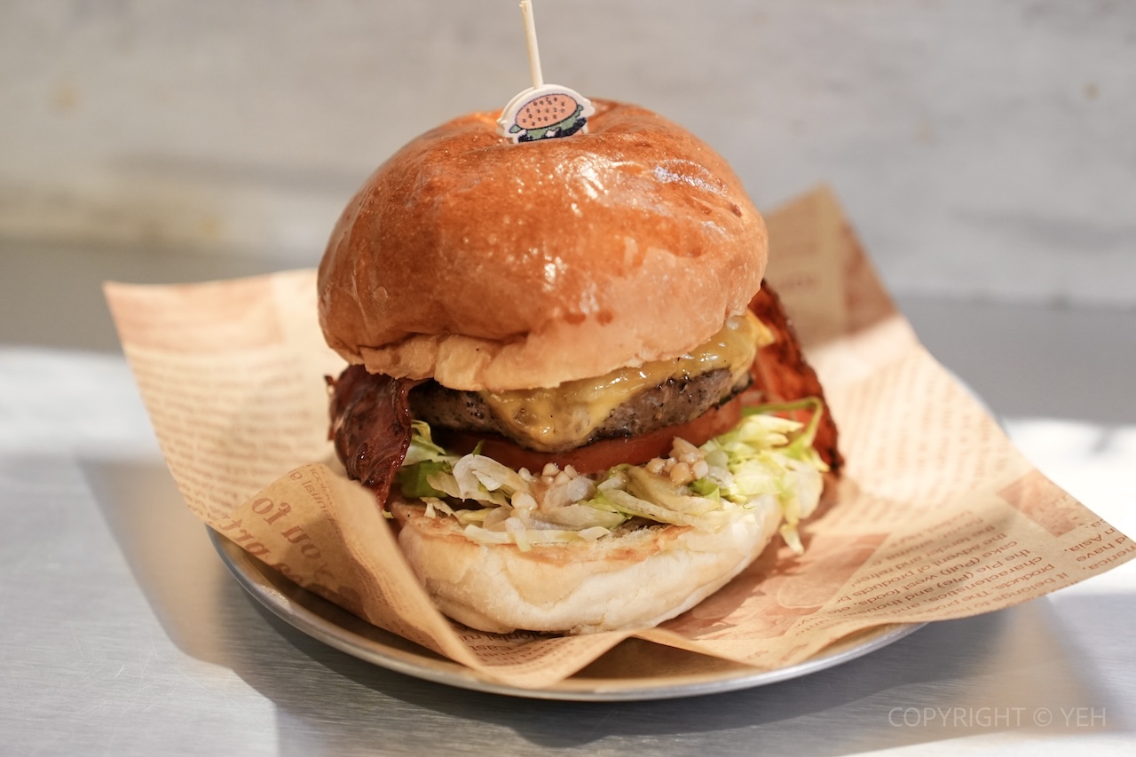 [新竹美食] Buddy Burger Lab. 美式漢堡｜藏在東門市場裡 肉香多汁的手拍漢堡排