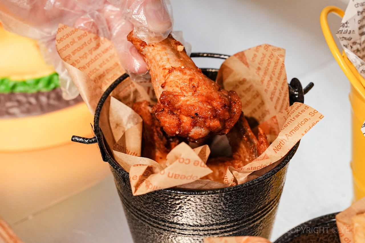 [新竹美食] Buddy Burger Lab. 美式漢堡｜藏在東門市場裡 肉香多汁的手拍漢堡排