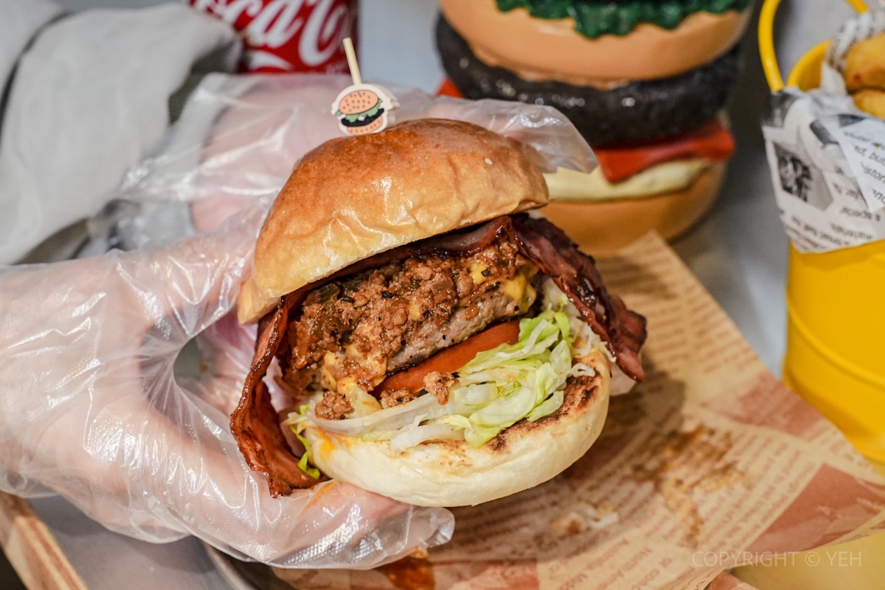 [新竹美食] Buddy Burger Lab. 美式漢堡｜藏在東門市場裡 肉香多汁的手拍漢堡排