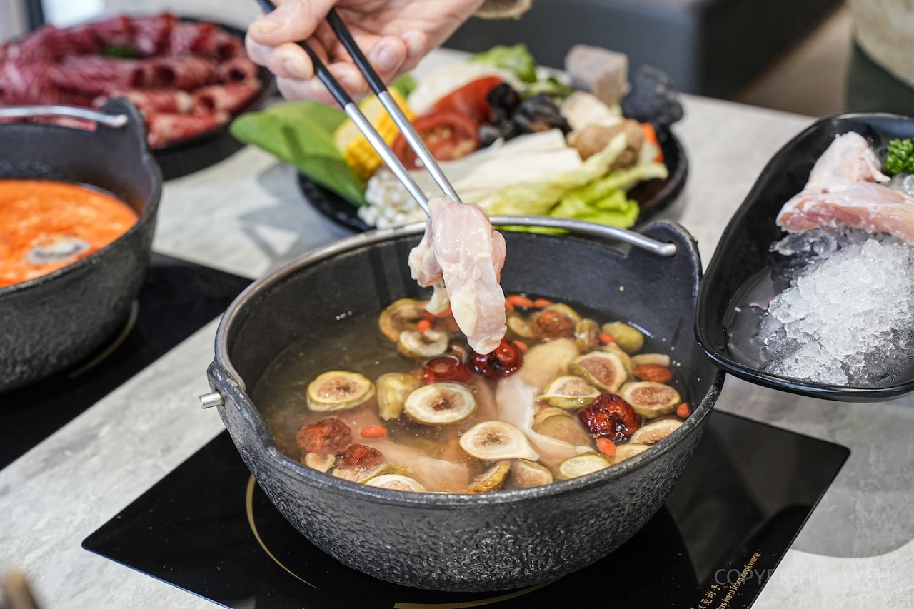 [新竹火鍋] 拼什鍋 新竹田美店｜巨城附近營業到深夜的個人火鍋店 一個人也能吃無花果鍋