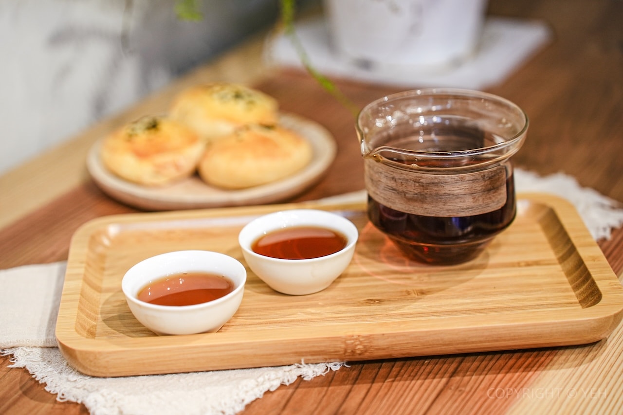 [新竹美食] 茶裡相逢｜茶業第四代打造的茶香甜點小店 藏身於竹蓮市場二樓