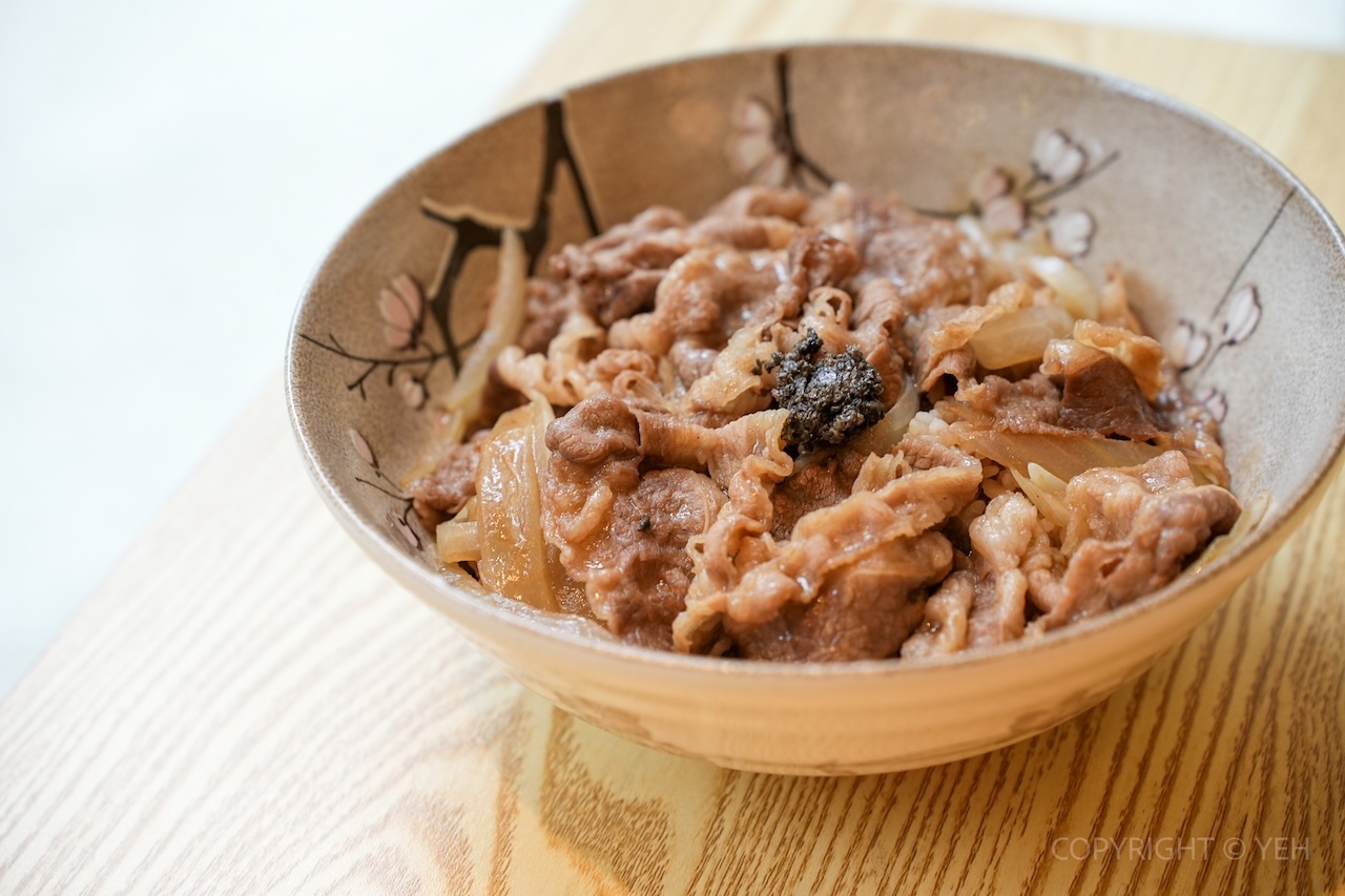 [竹北美食] 咚咚日式丼飯拉麵店｜日常系日式料理 丼飯、烏龍麵、雞白湯拉麵 親子寵物友善餐廳