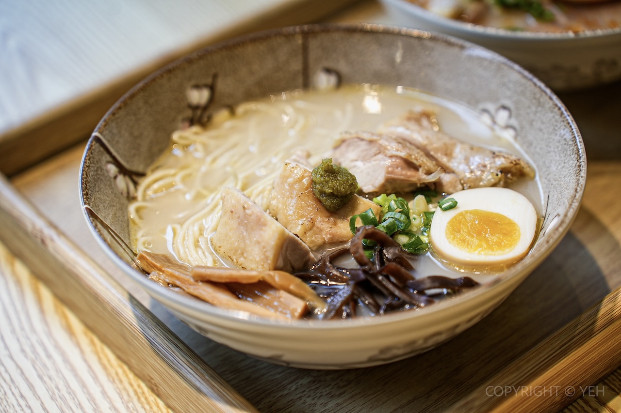 [竹北美食] 咚咚日式丼飯拉麵店｜日常系日式料理 丼飯、烏龍麵、雞白湯拉麵 親子寵物友善餐廳