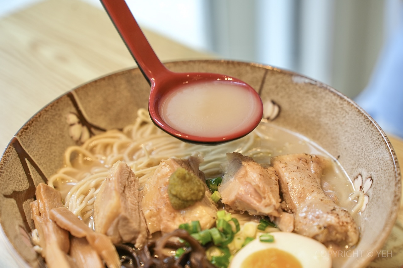 [竹北美食] 咚咚日式丼飯拉麵店｜日常系日式料理 丼飯、烏龍麵、雞白湯拉麵 親子寵物友善餐廳